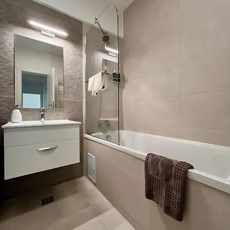 Апартаменти The Butterfly Suite, Near Arenele Romane & Constitution Square