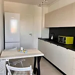 Апартаменти The Butterfly Suite, Near Arenele Romane & Constitution Square Бухарест