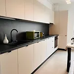 The Butterfly Suite, Near Arenele Romane & Constitution Square Апартаменти Бухарест