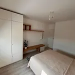 The Butterfly Suite, Near Arenele Romane & Constitution Square Апартаменти *