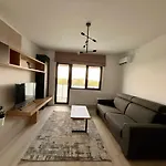 The Butterfly Suite, Near Arenele Romane & Constitution Square Апартаменти *